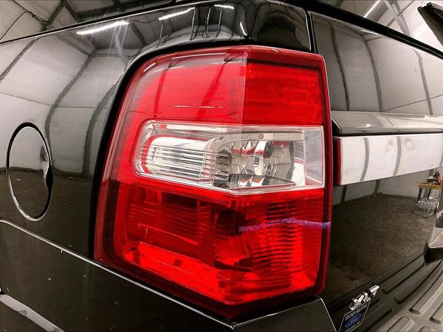 Used 2016 Ford Expedition XLT w/ Equipment Group 202A AWD/4WD image 30