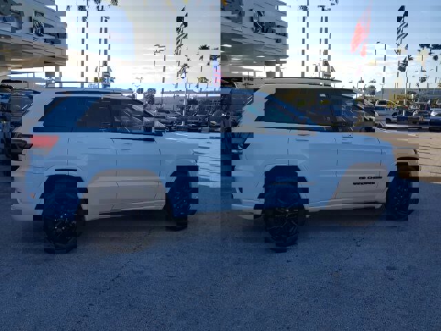 Used 2019 Jeep Grand Cherokee Altitude image 8