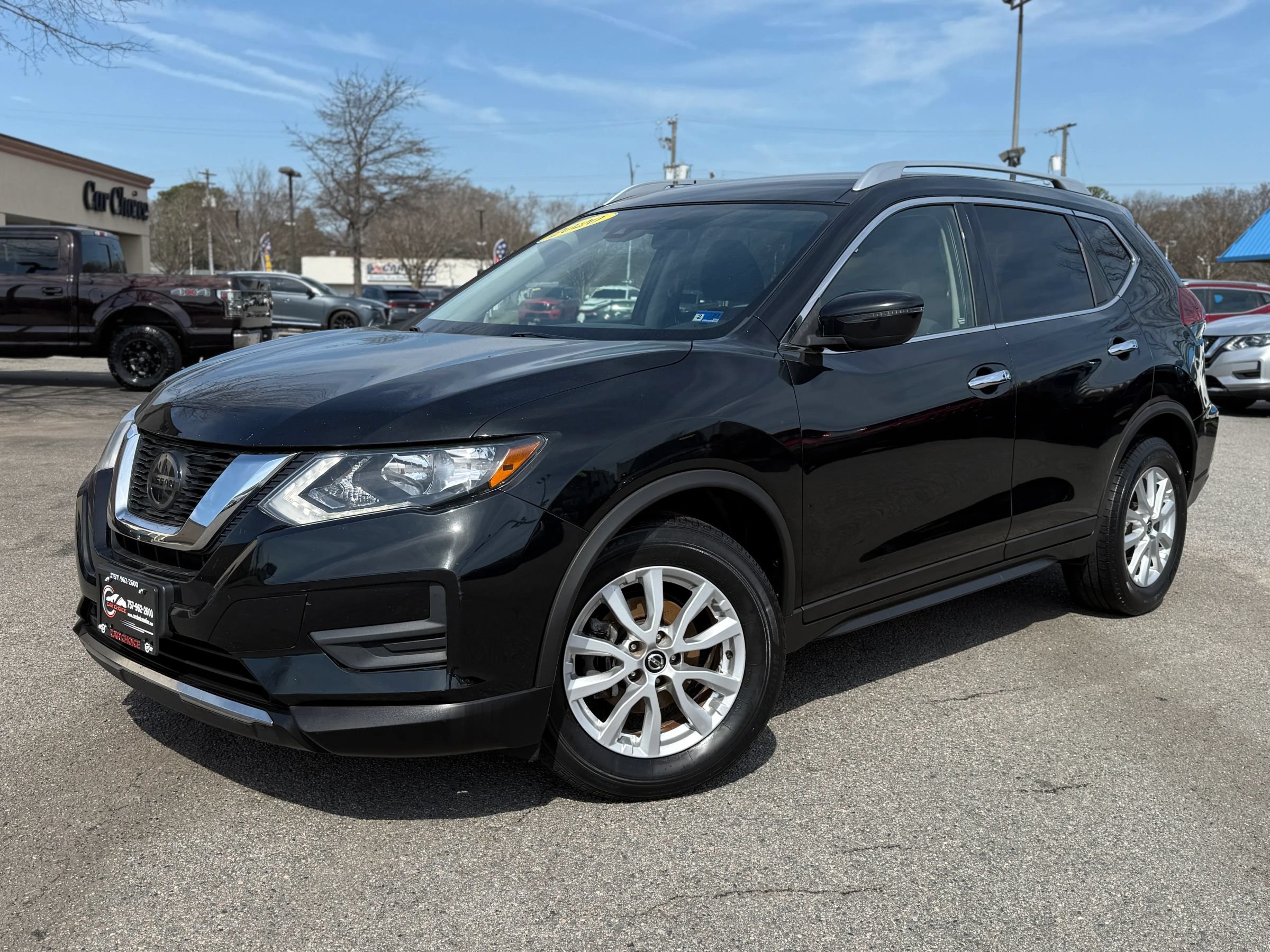 Used 2020 Nissan Rogue SV FWD image 1