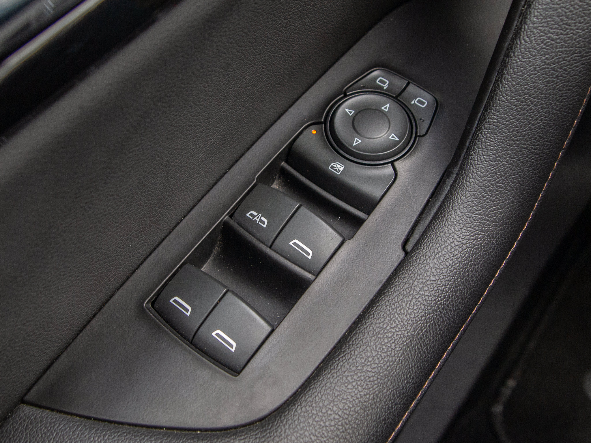 Used 2023 Chevrolet Blazer Premier FWD image 12
