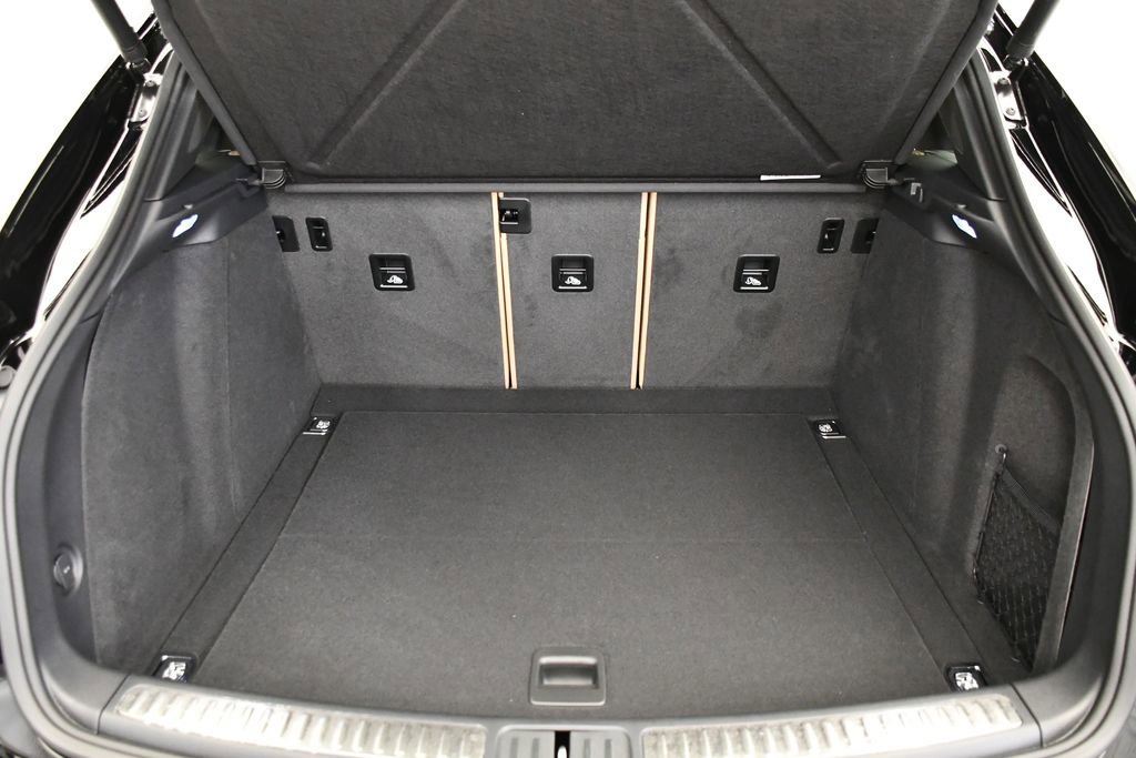 Certified 2025 Porsche Macan image 57