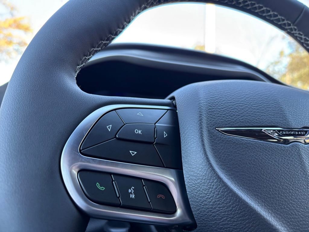 New 2026 Chrysler Pacifica Select image 16