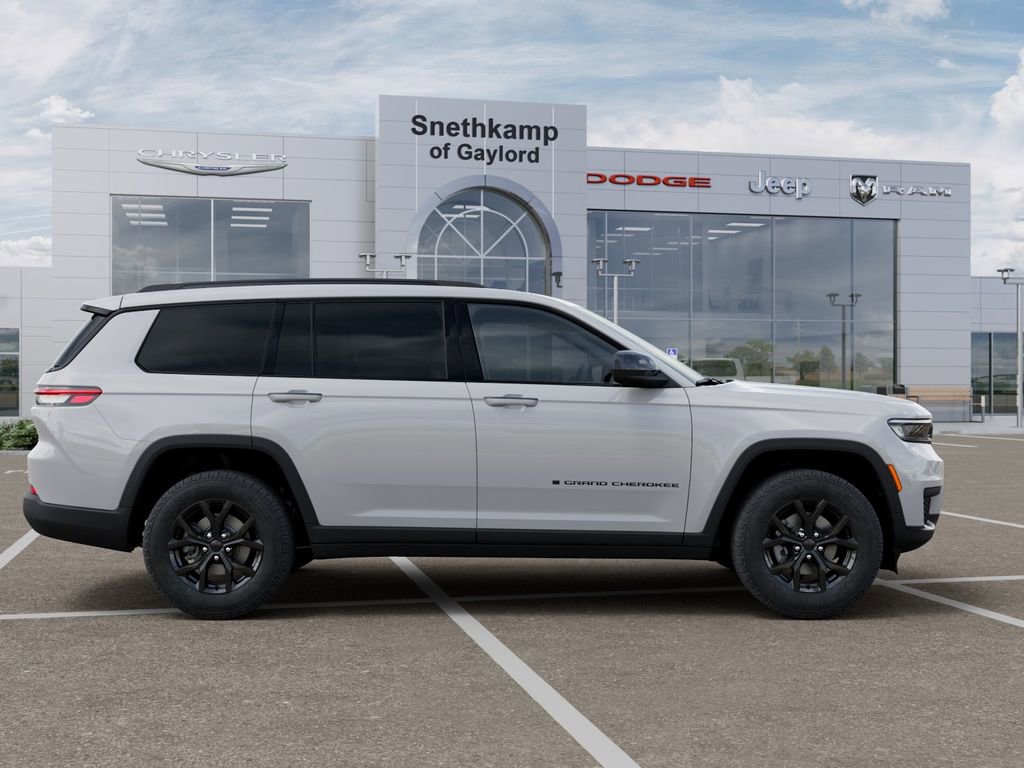 New 2025 Jeep Grand Cherokee L Laredo image 21