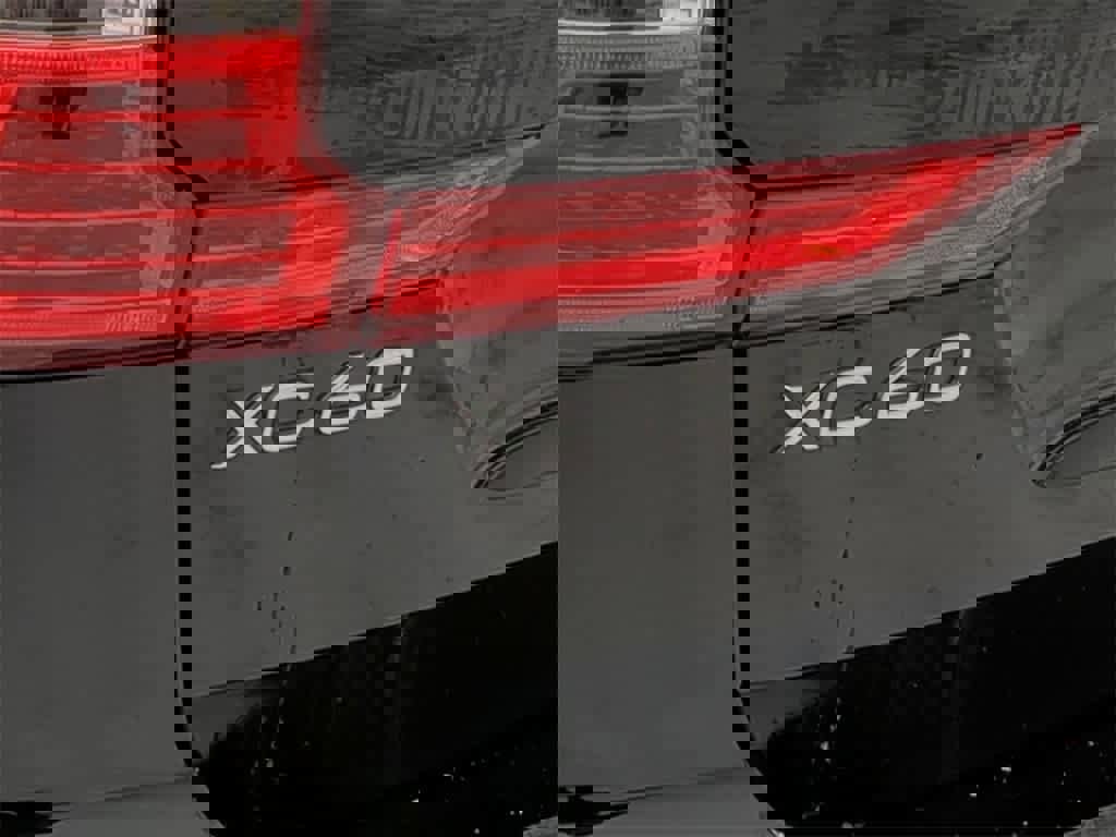 Used 2025 Volvo XC60 B5 Ultra image 12