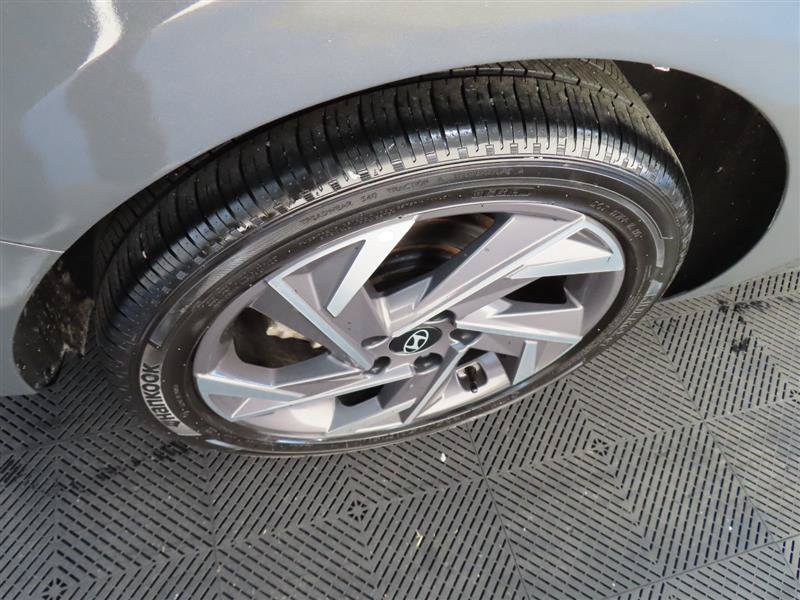 Used 2025 Hyundai Elantra SEL FWD image 8