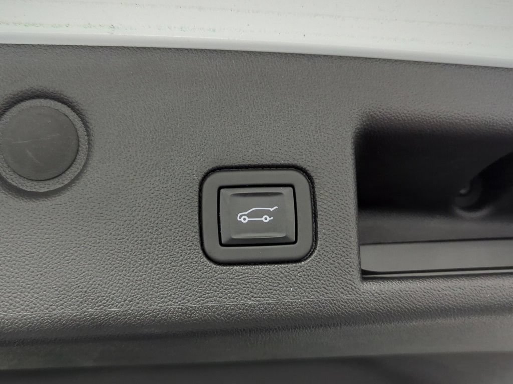 Used 2023 Chevrolet Equinox LT FWD image 23