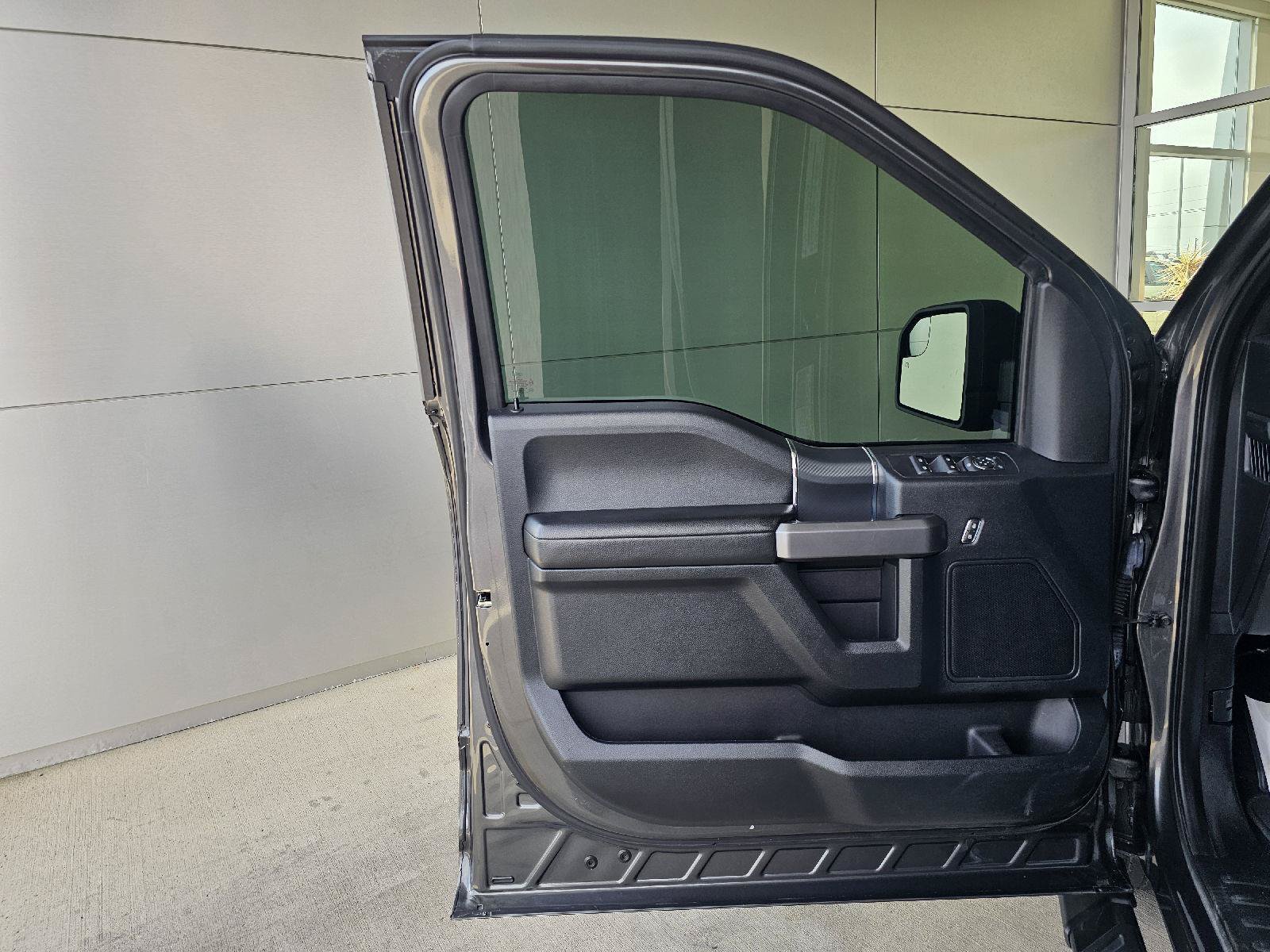 Used 2019 Ford F150 XLT w/ Equipment Group 302A Luxury AWD/4WD image 18