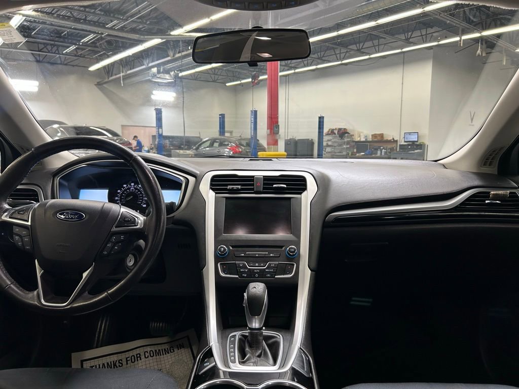 Used 2016 Ford Fusion SE FWD image 15