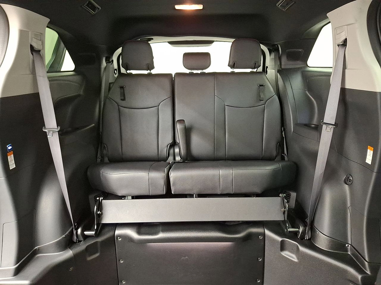 Used 2025 Toyota Sienna XSE w/ XSE Plus Package FWD image 13