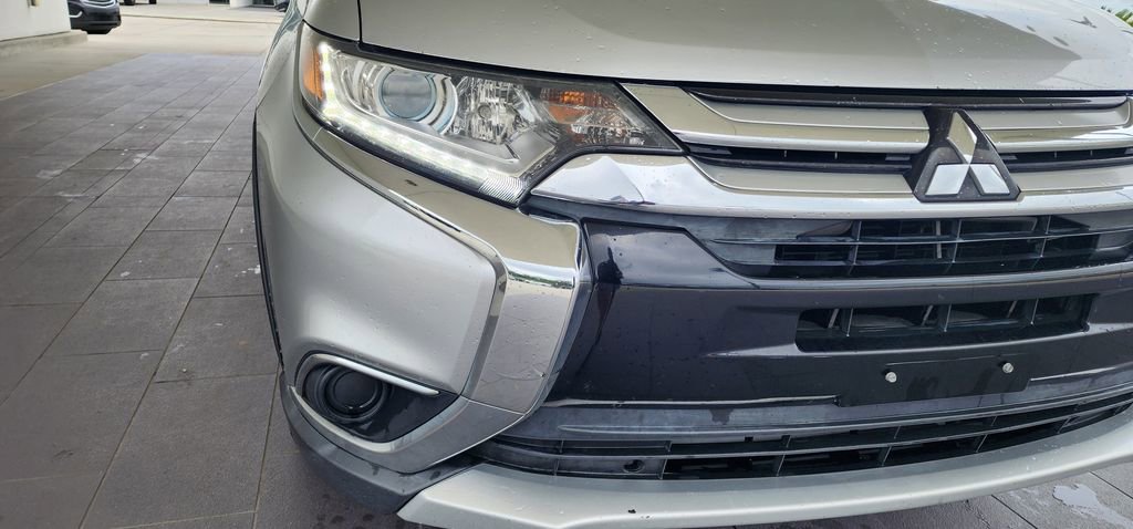 Used 2018 Mitsubishi Outlander ES FWD image 13