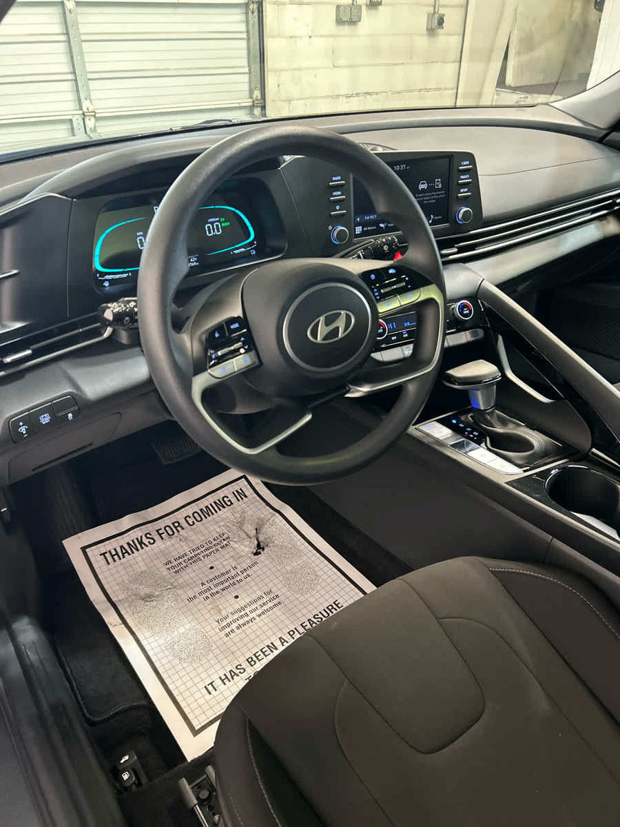 Used 2026 Hyundai Elantra Hybrid w/ Cargo Package FWD image 9
