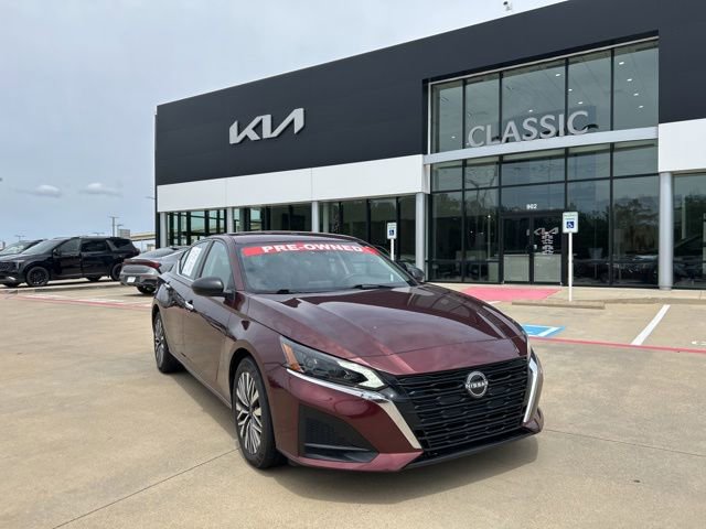 Used 2025 Nissan Altima 2.5 SV FWD image 1