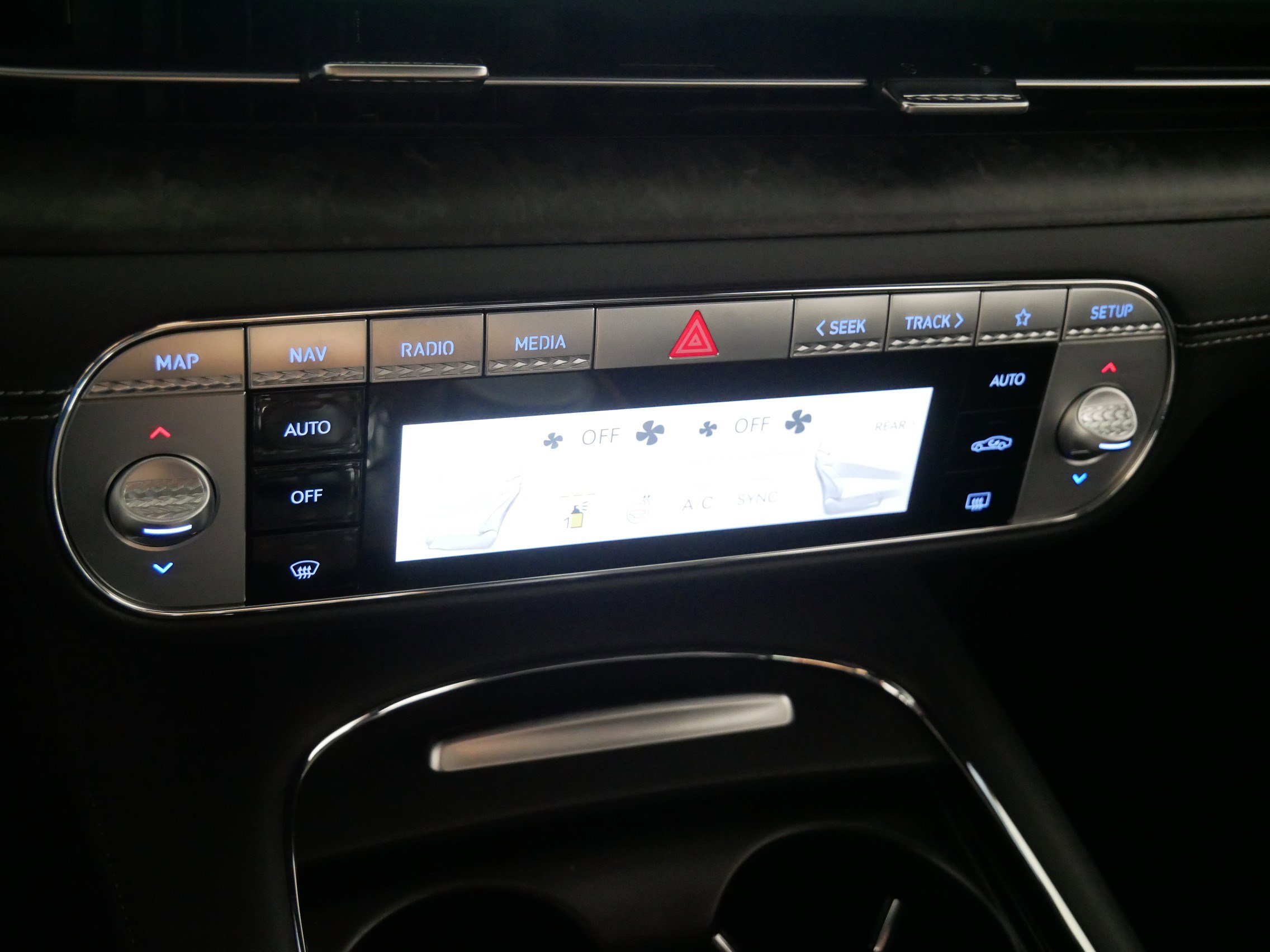 Certified 2025 Genesis G90 3.5T image 23