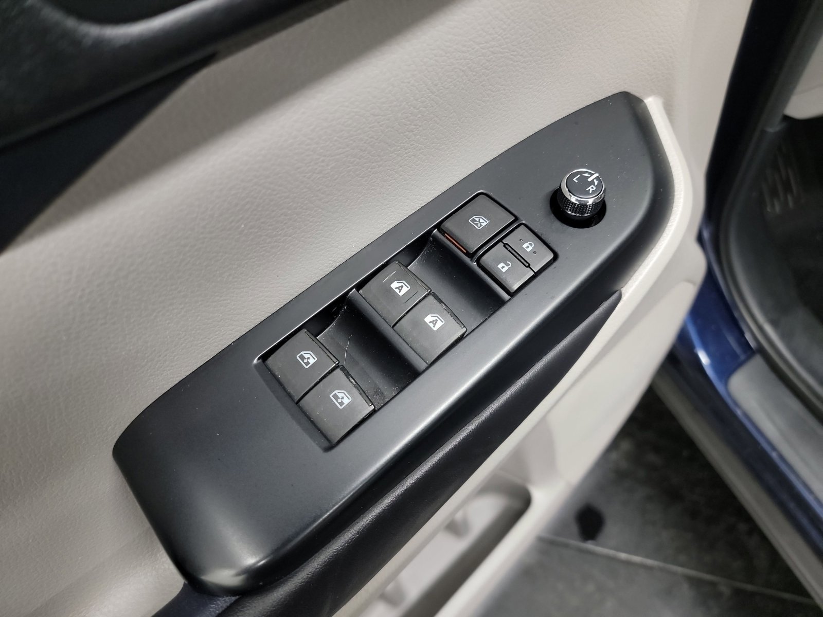 Used 2016 Toyota Highlander XLE AWD/4WD image 14