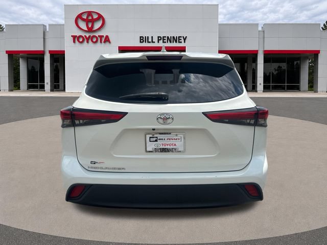 Used 2021 Toyota Highlander L FWD image 4