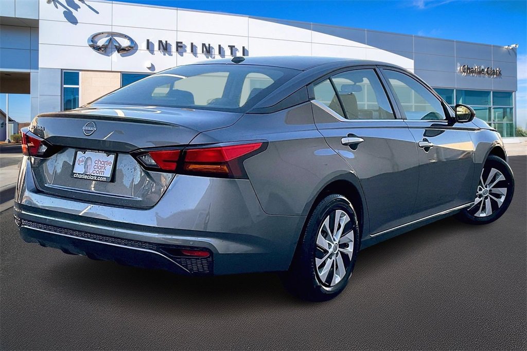 Used 2025 Nissan Altima 2.5 S image 2