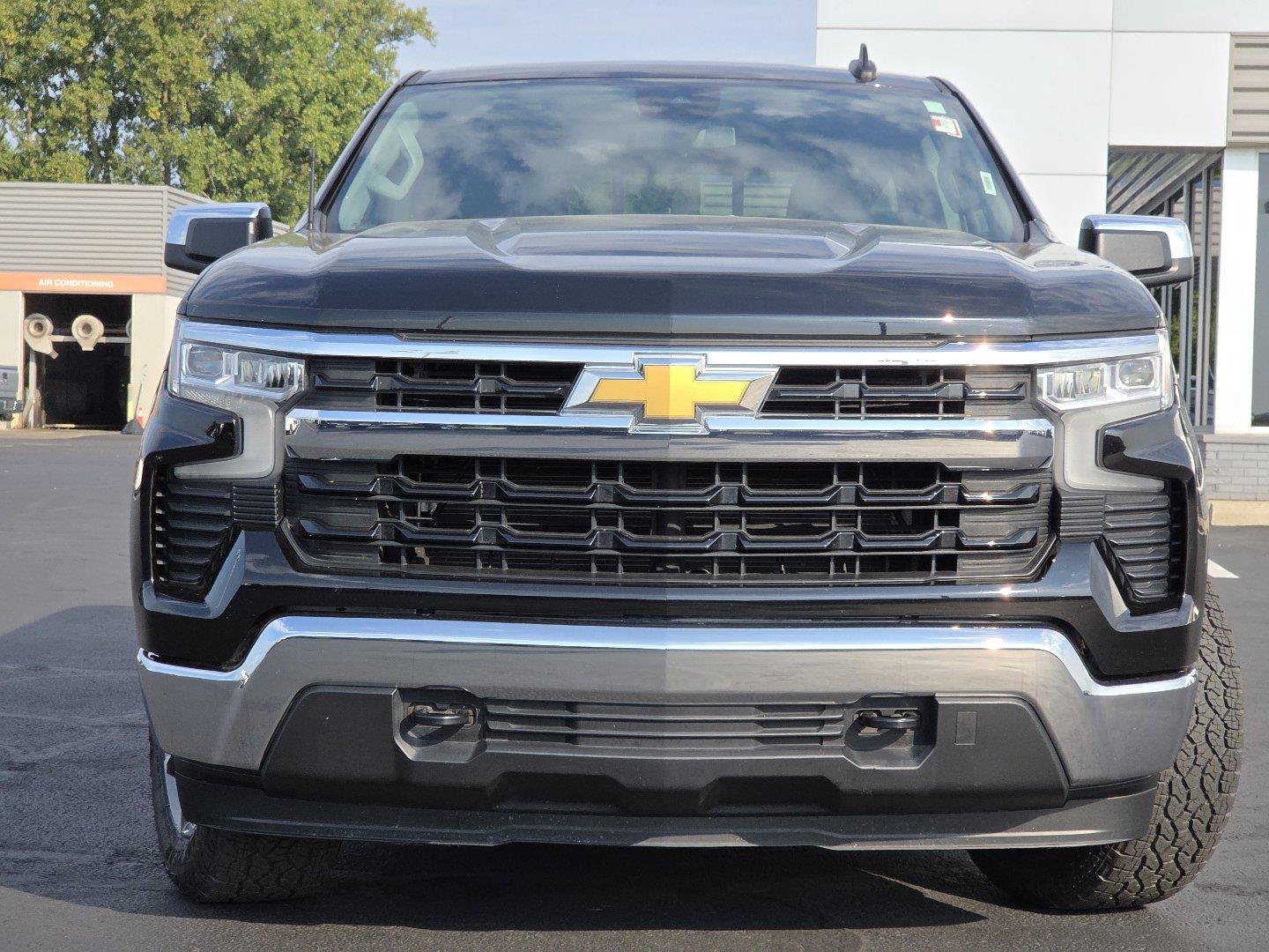 Used 2024 Chevrolet Silverado 1500 LT w/ Leather Package AWD/4WD image 10