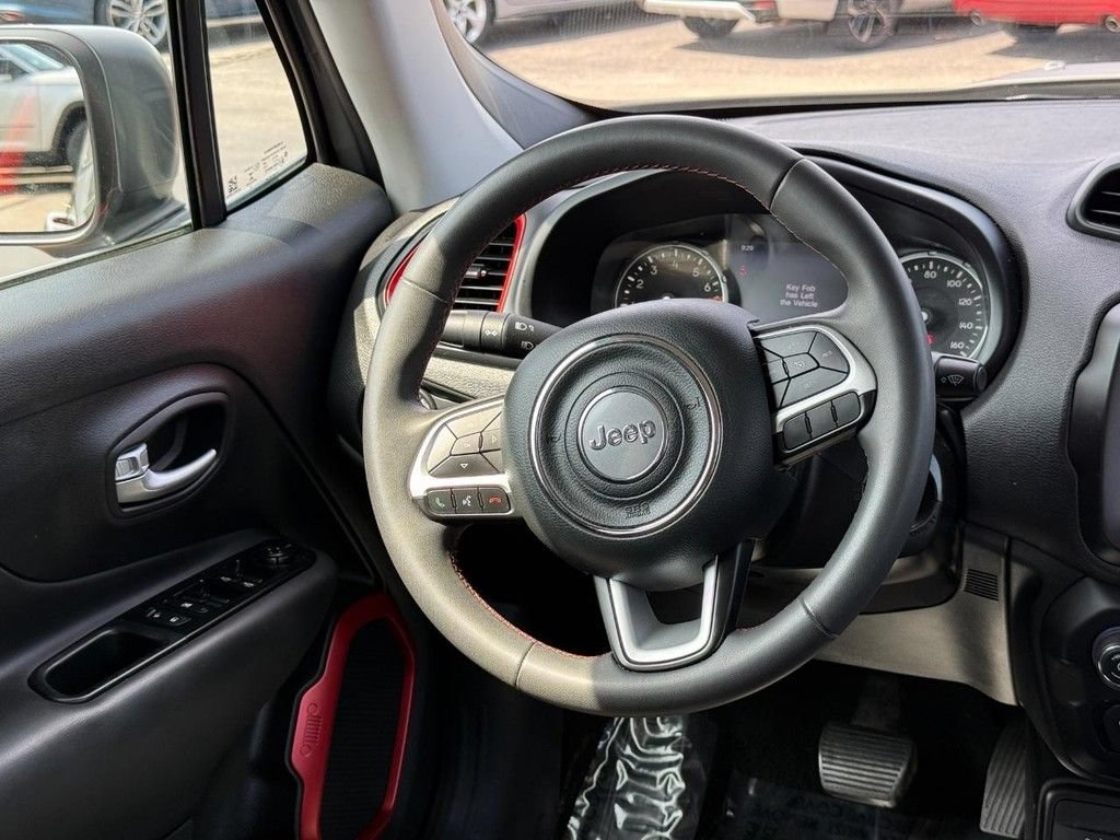 Certified 2020 Jeep Renegade Trailhawk AWD/4WD image 11