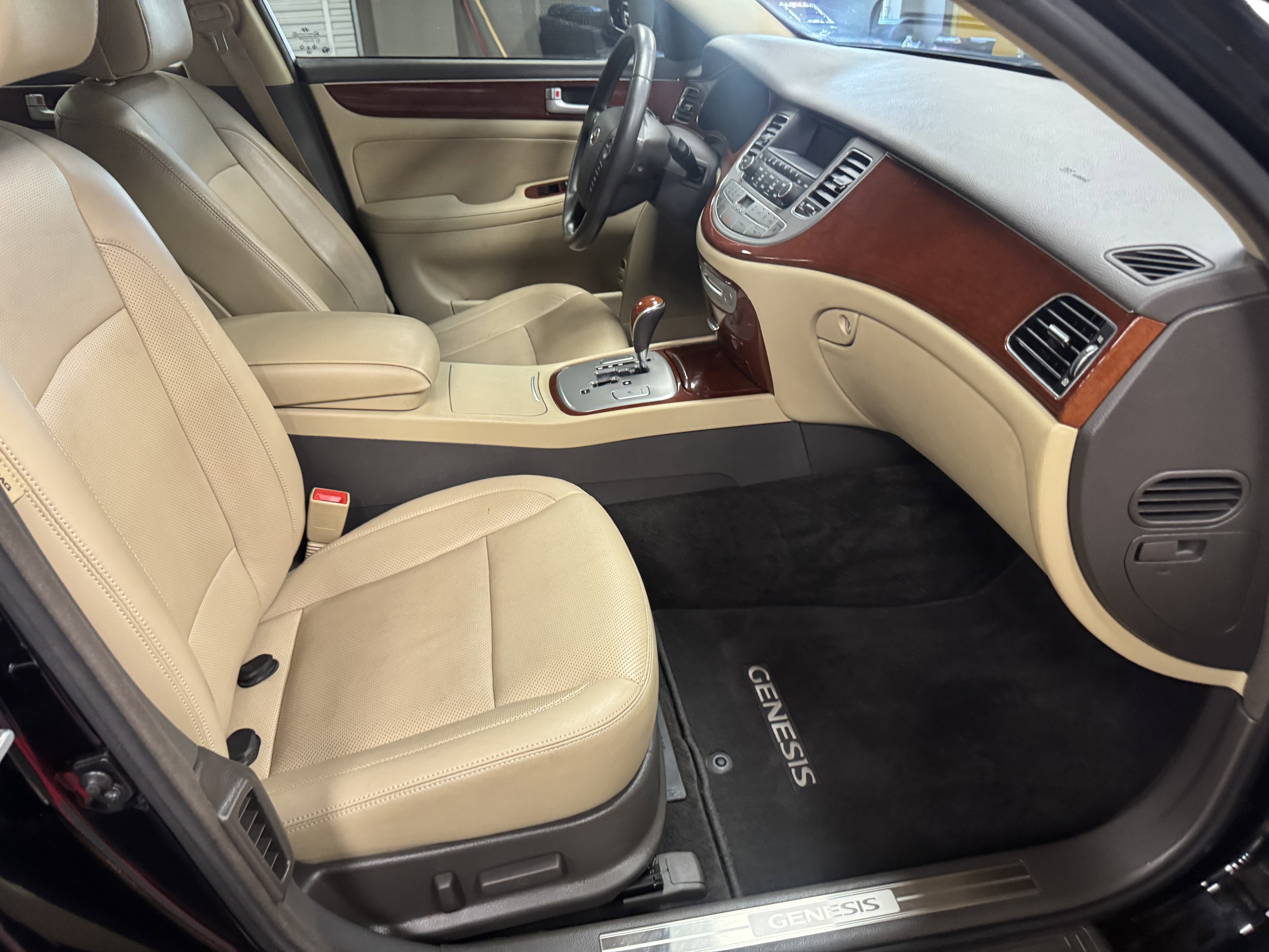 Used 2014 Hyundai Genesis 3.8 image 14