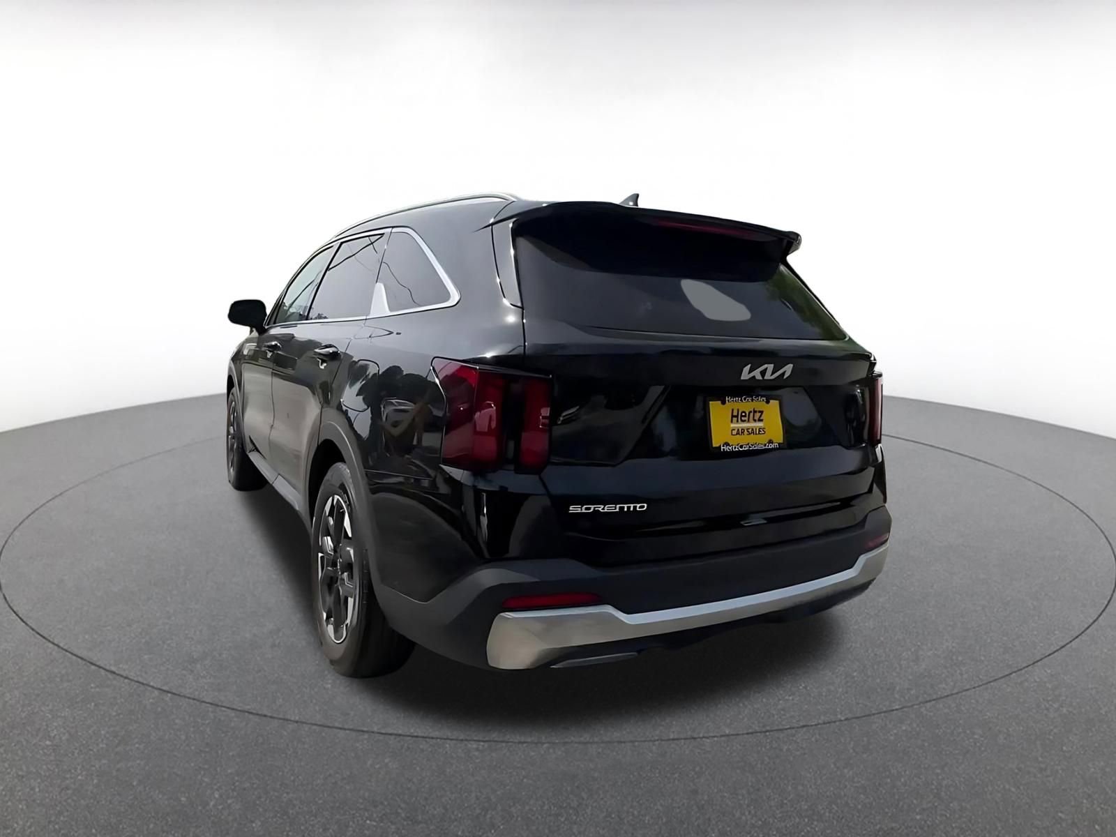 Used 2024 Kia Sorento S image 11