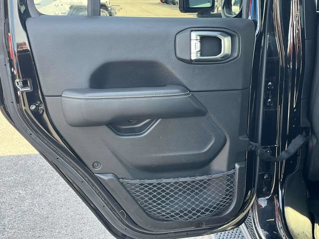 Used 2022 Jeep Wrangler Unlimited Sahara w/ Cold Weather Group AWD/4WD image 16