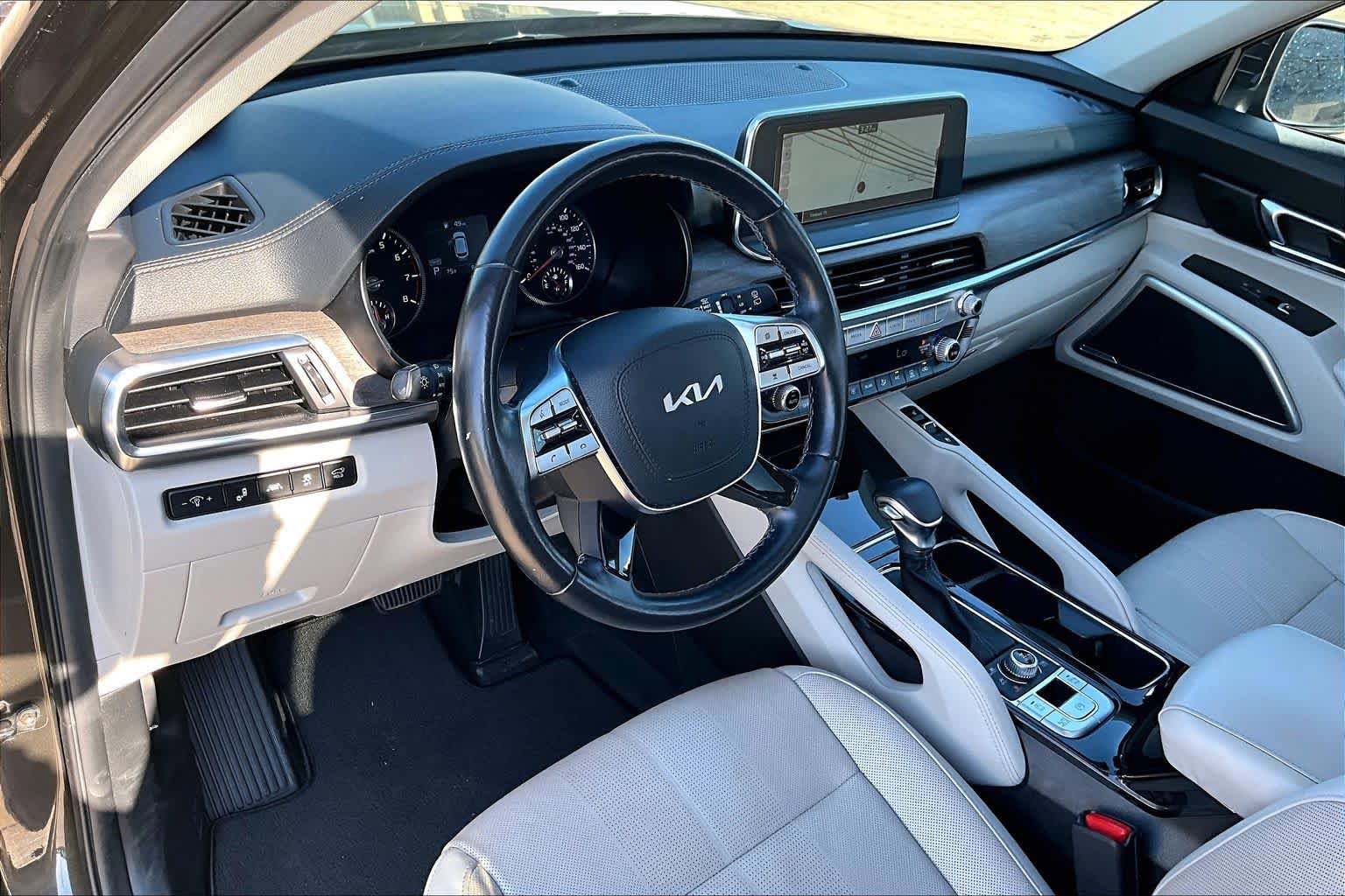 Used 2022 Kia Telluride EX w/ EX Premium Package image 18