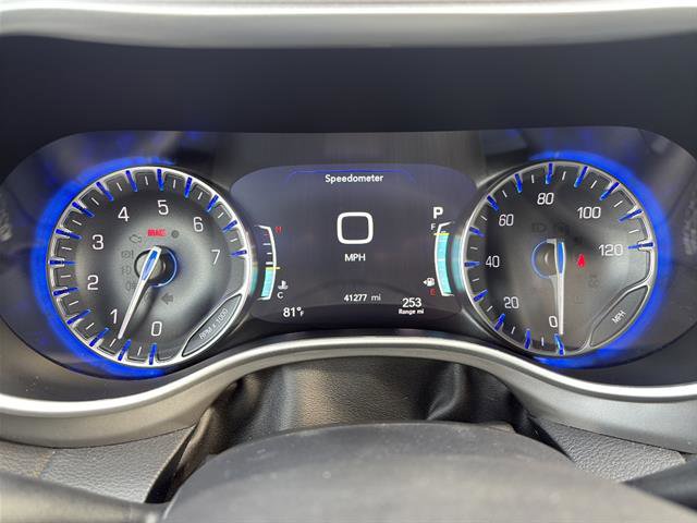 Used 2025 Chrysler Pacifica Select FWD image 19