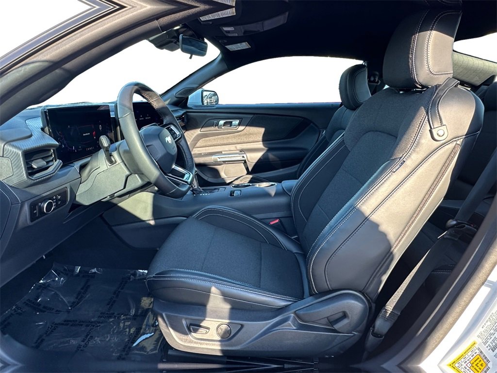 Used 2025 Ford Mustang Coupe image 9