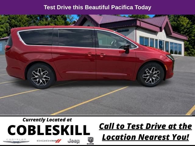 New 2027 Chrysler Pacifica Limited FWD image 3