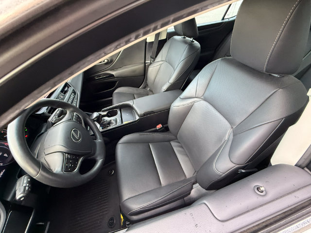 Used 2023 Lexus ES 350 w/ Premium Package FWD image 5