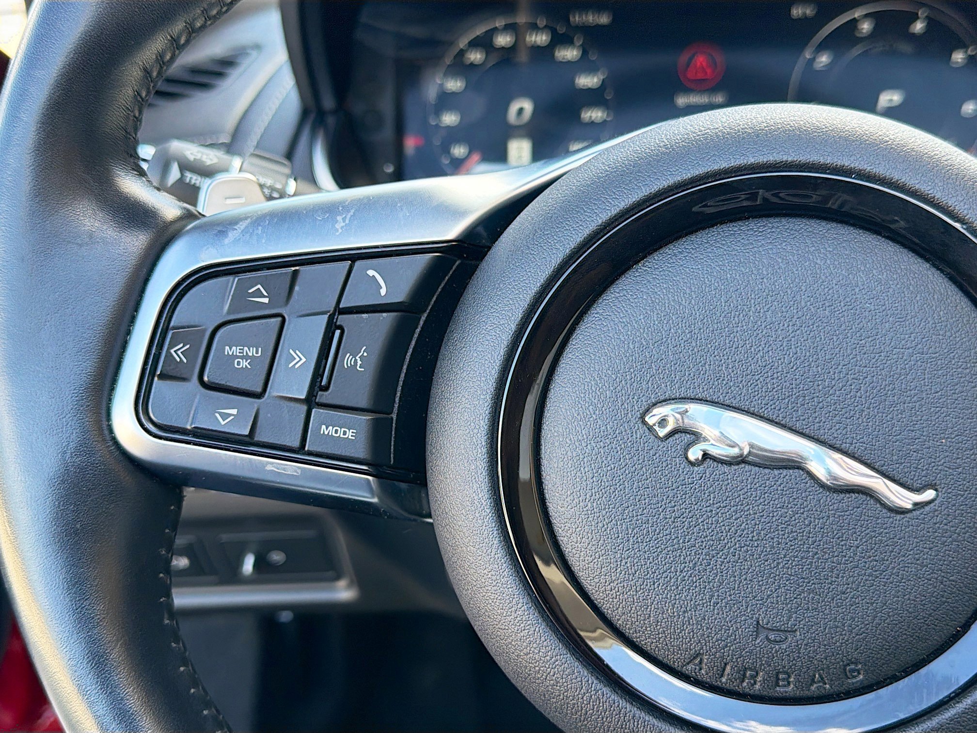 Used 2023 Jaguar F-TYPE Convertible image 32