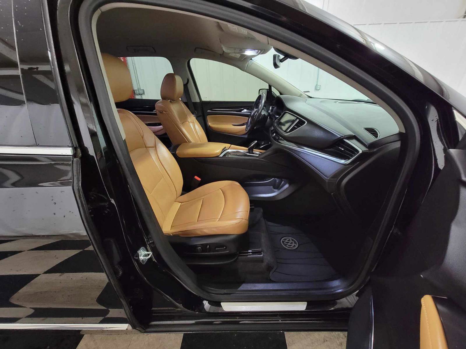 Used 2020 Buick Enclave Essence w/ Sport Touring Edition image 25
