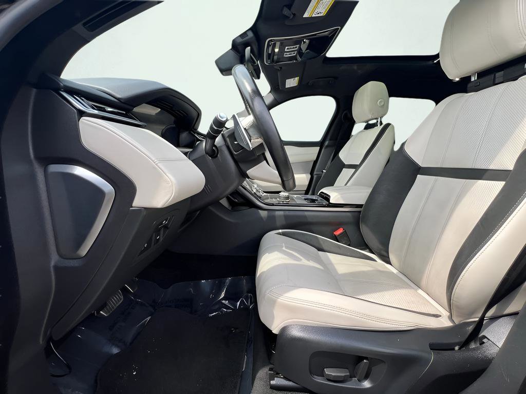 Used 2019 Land Rover Range Rover Velar R-Dynamic SE image 16