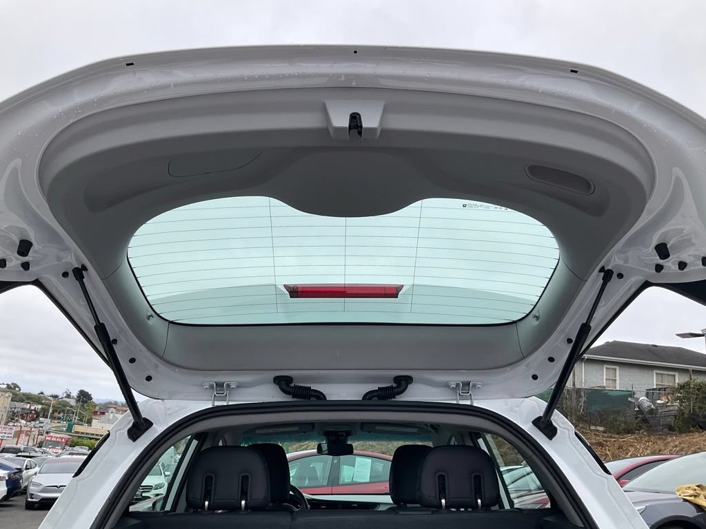 Used 2017 Chevrolet Bolt Premier FWD image 9