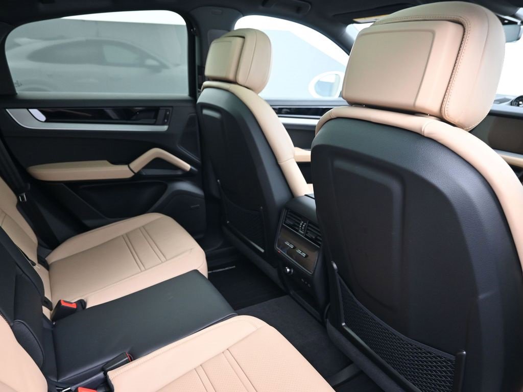New 2026 Porsche Cayenne Coupe image 7