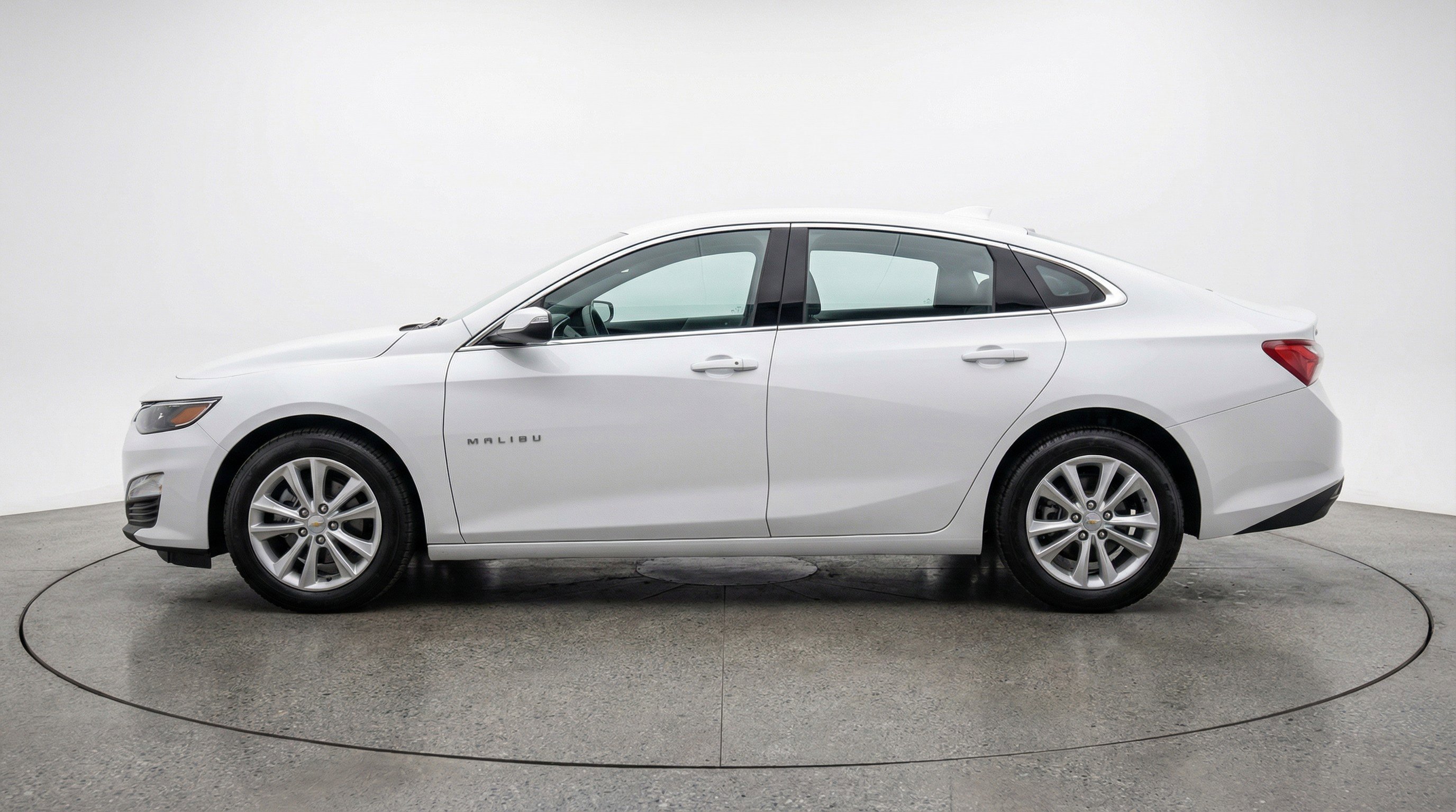 Used 2024 Chevrolet Malibu LT FWD image 5