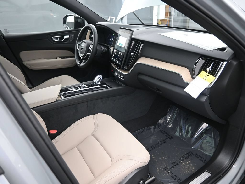 New 2026 Volvo XC60 B5 Plus w/ Protection Package Premier AWD/4WD image 38