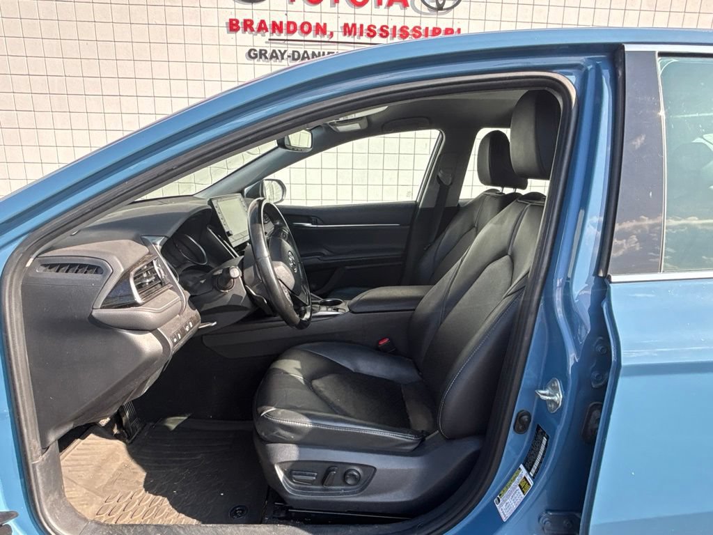 Used 2023 Toyota Camry XSE FWD image 3