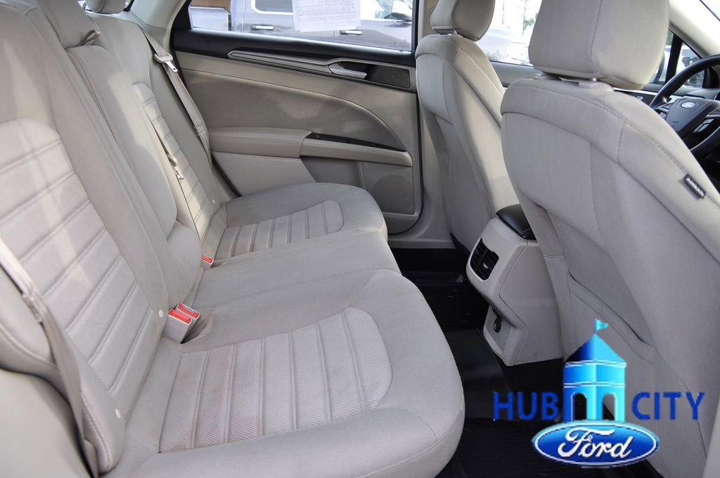 Used 2020 Ford Fusion SE AWD/4WD image 14
