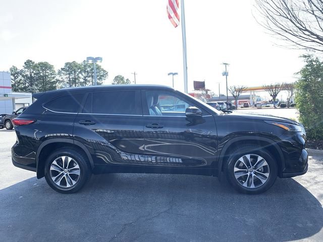 Used 2023 Toyota Highlander XLE image 9