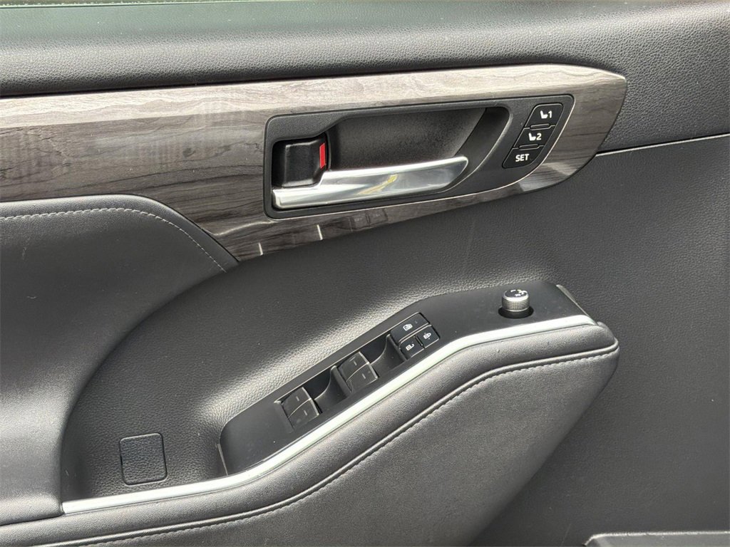 Used 2020 Toyota Highlander Platinum image 23