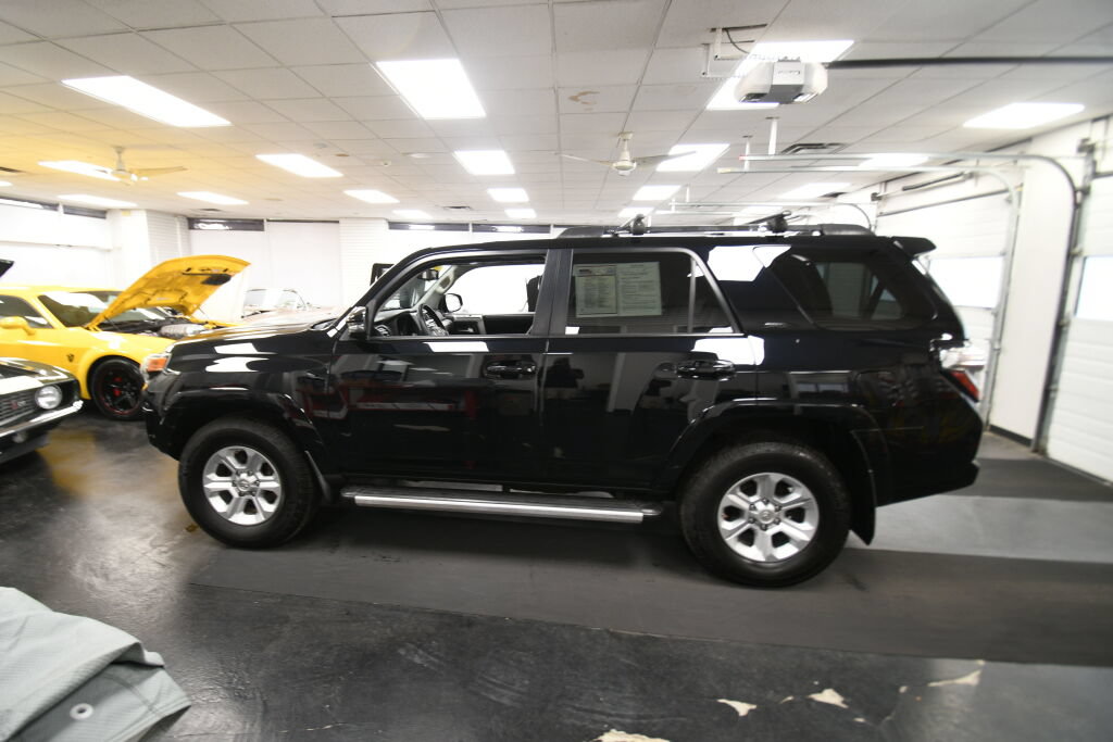 Used 2017 Toyota 4Runner SR5 Premium AWD/4WD image 4