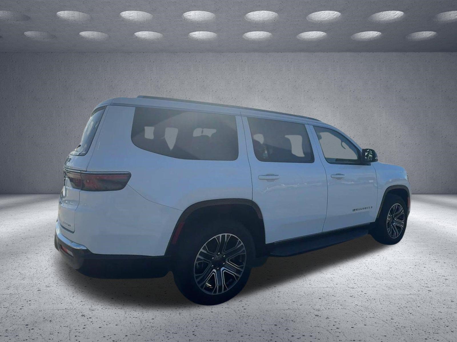 Used 2024 Jeep Wagoneer Series II w/ Flexible Seating Group RWD image 6