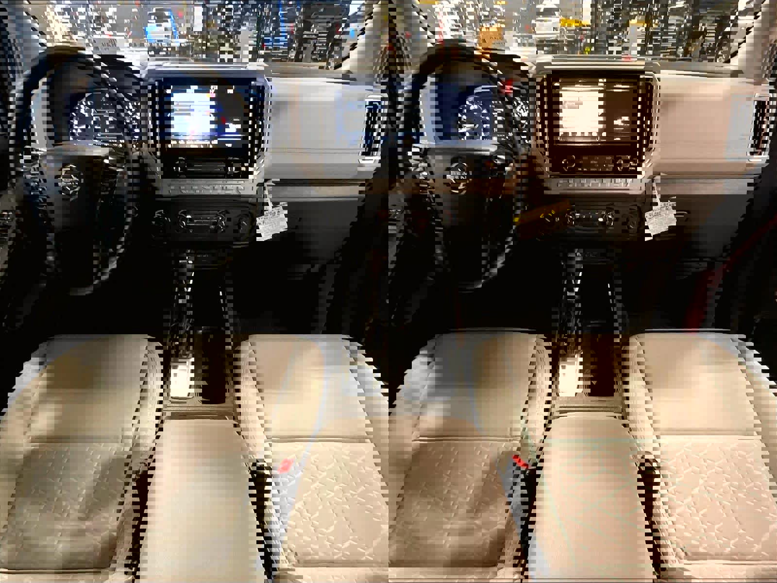 Used 2025 Nissan Frontier SV image 21