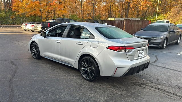 Used 2024 Toyota Corolla SE image 8