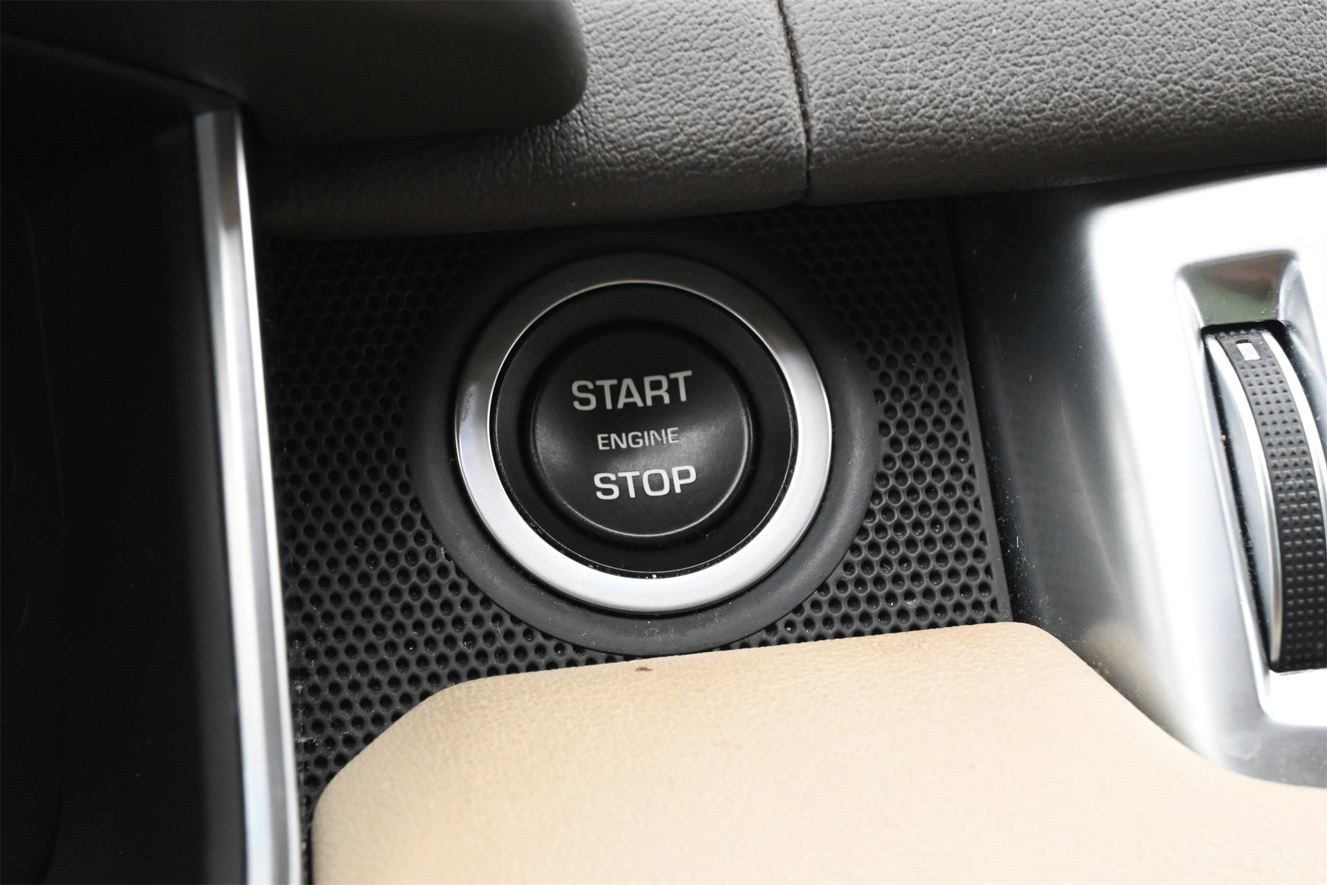 Used 2017 Land Rover Range Rover Sport HSE image 15