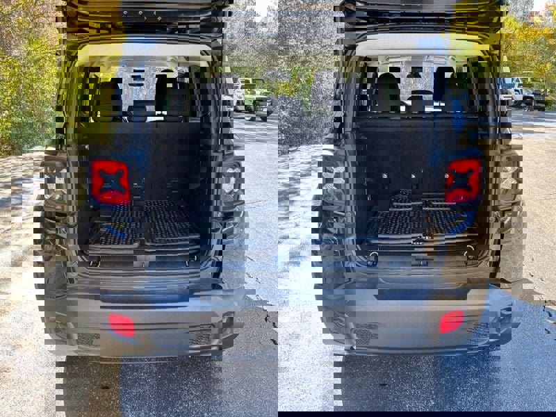 Used 2022 Jeep Renegade Latitude image 4