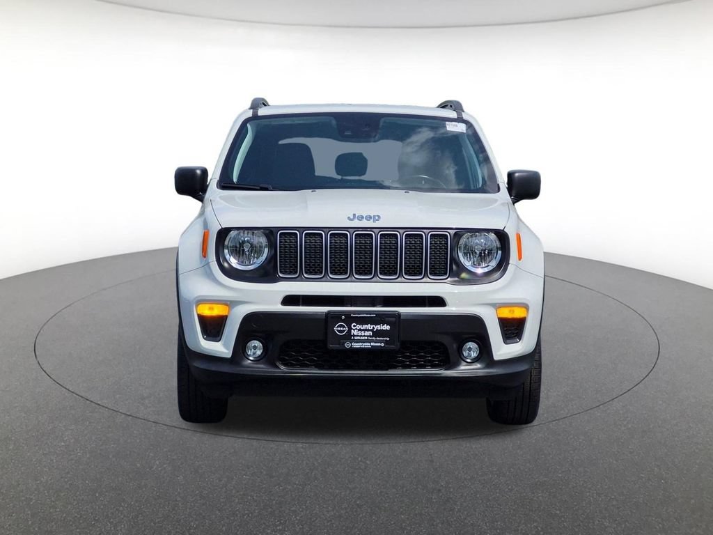 Used 2022 Jeep Renegade Latitude w/ Convenience Group AWD/4WD image 2