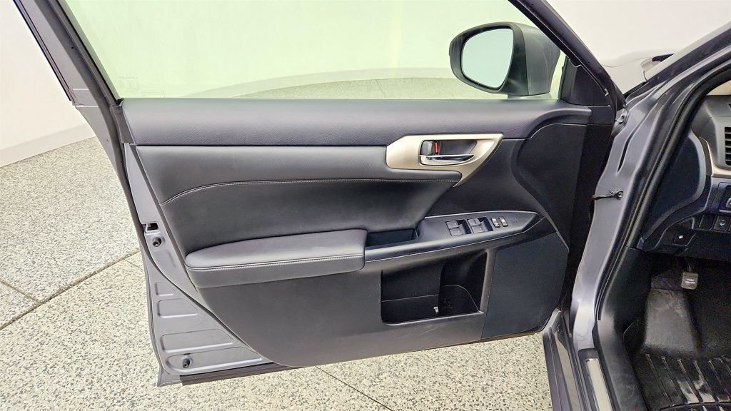 Used 2016 Lexus CT 200h w/ Seat Comfort Package FWD image 11