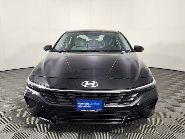 Certified 2025 Hyundai Elantra Limited FWD image 9